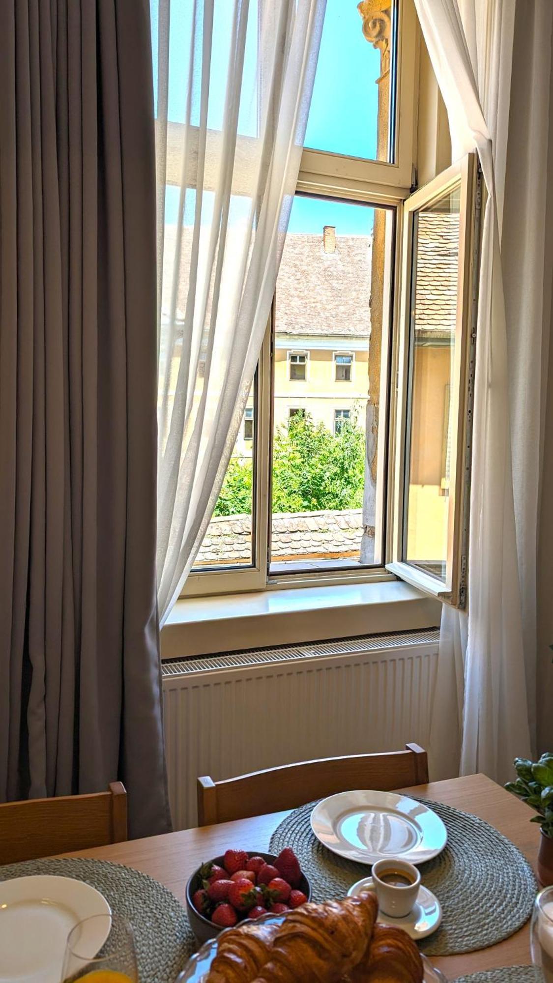 Apartment In Historic Center, Quiet Area, Ac Sibiu Exteriör bild